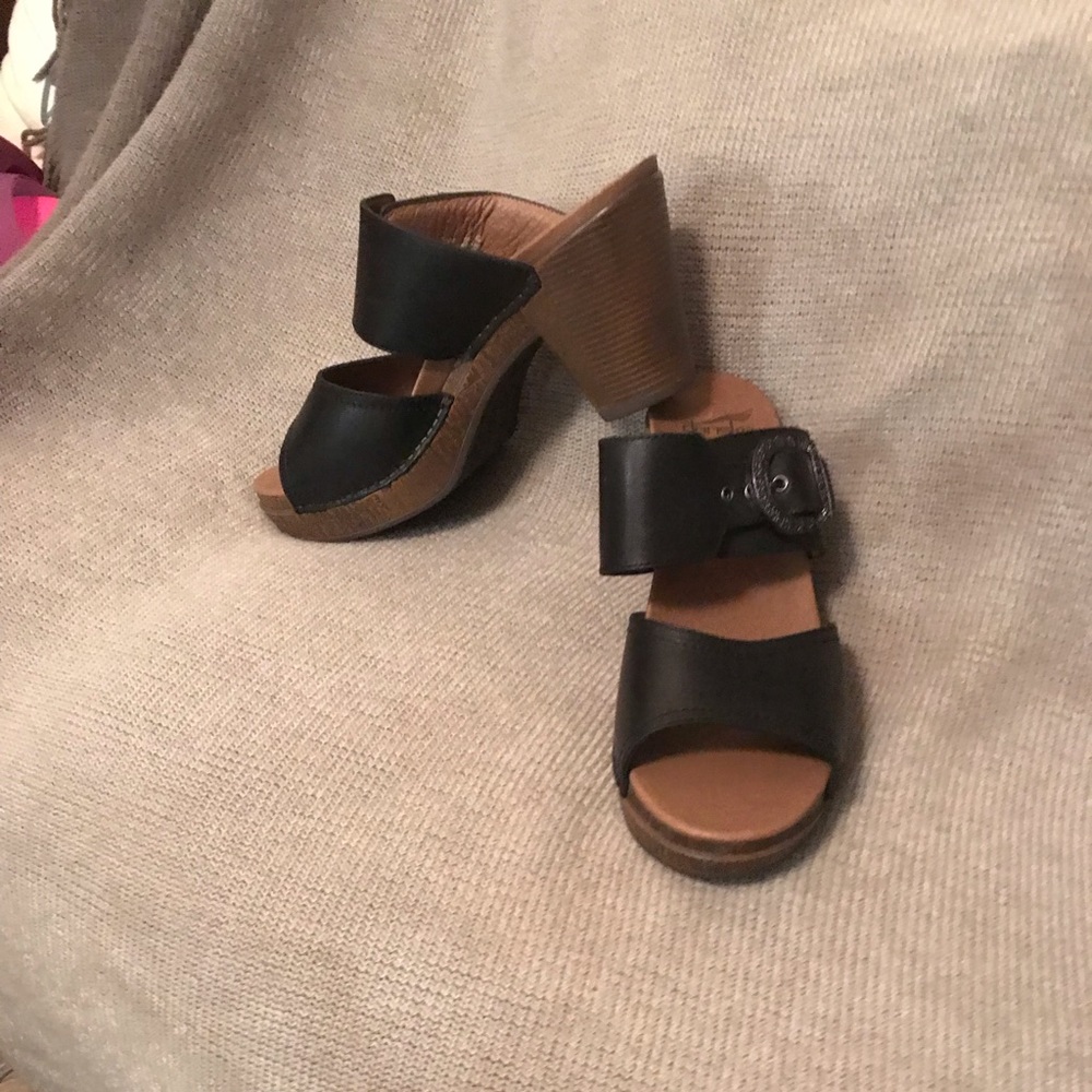 Dansko size 11 sandals